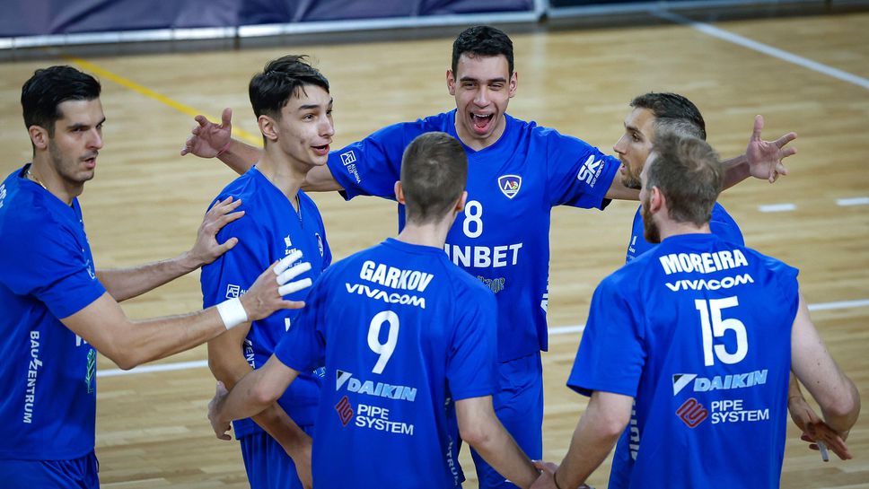 Левски се бори, но не успя срещу Монца в първия 1/4-финал за "Чалъндж къп"