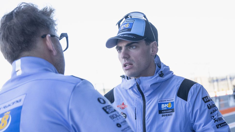 Отборът на Грезини Дукати съобщи че операцията на бедрената кост