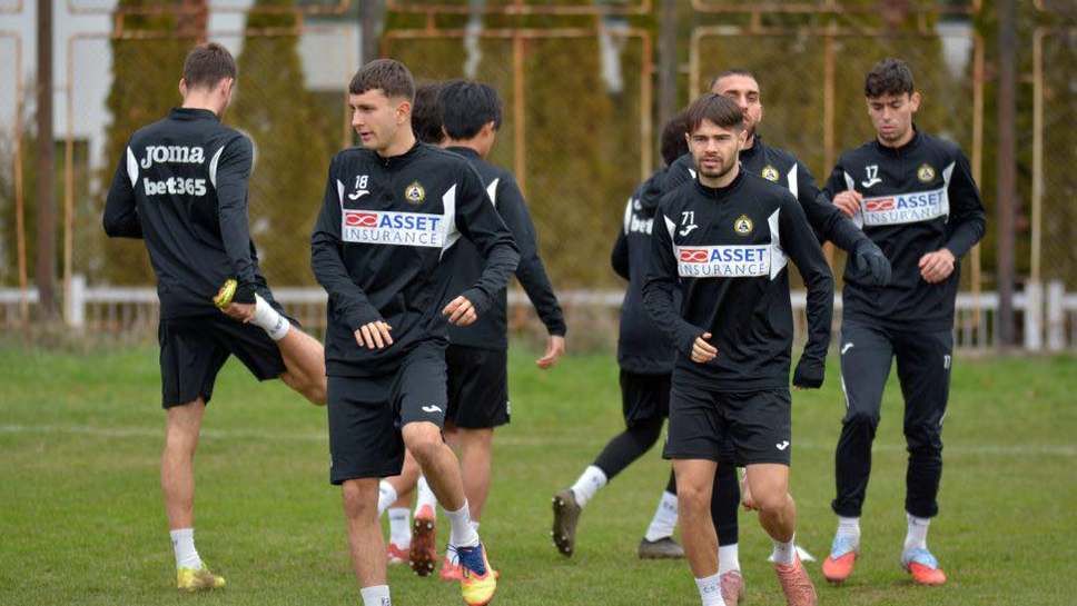 Славия замина на лагер в Турция с група от 26