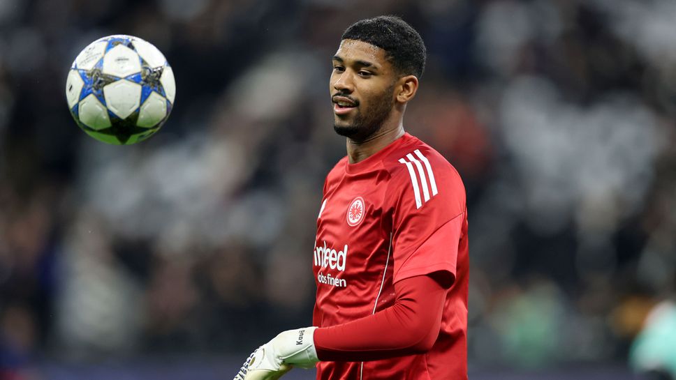 КауаСантос е възстановен като вратар номер едно на Айнтрахт Франкфурт