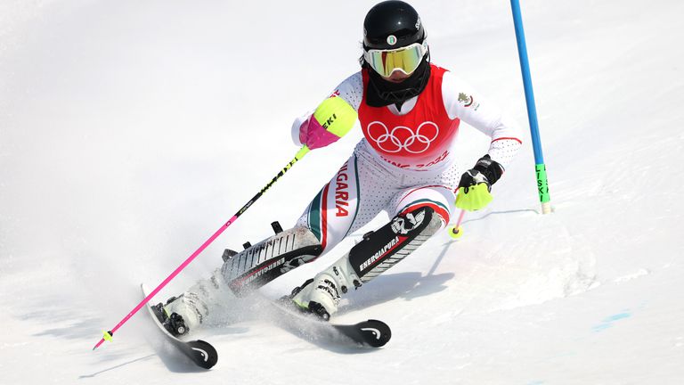Ева Вукадинова участва в слалома на Олимпийските игри в Пекин