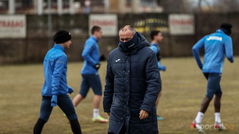Треньорът на Левски Станимир Стоилов отново призова ръководството на клуба