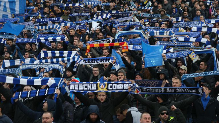 Фенове на Левски приканиха за цялостен стадион против Локо (Пд) 