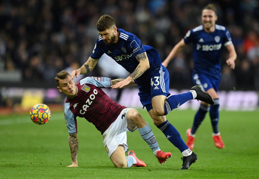  Астън Вила Лийдс 