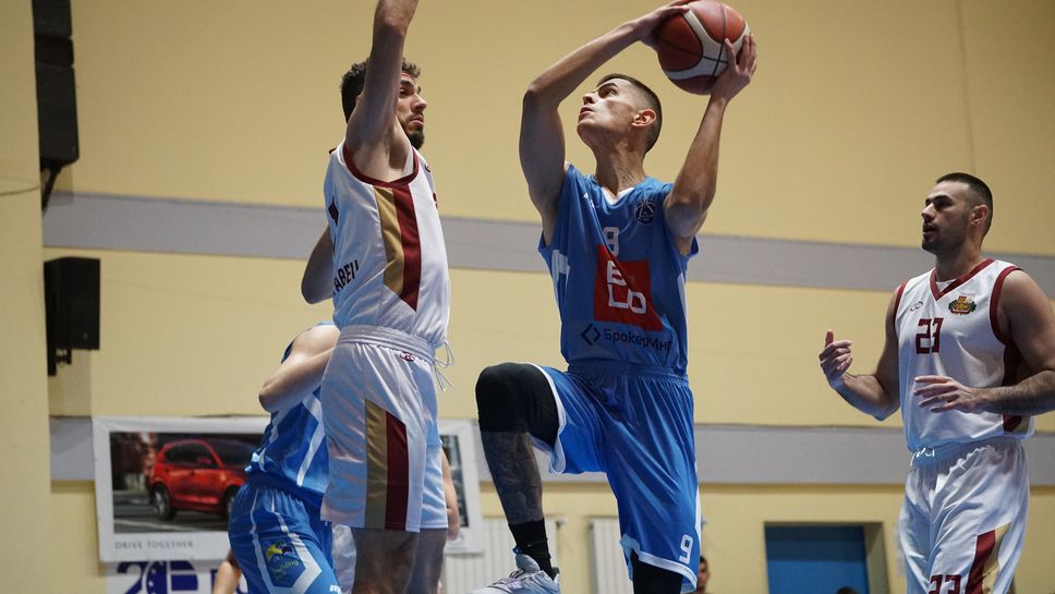 Левски се пребори с Правец