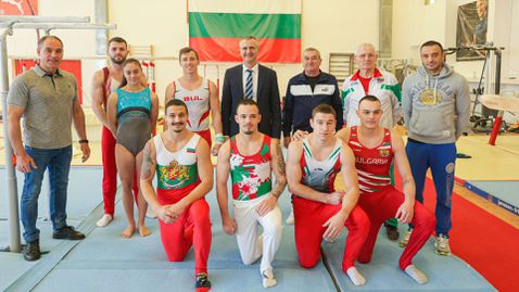 Димитър Илиев окуражи националите по спортна гимнастика