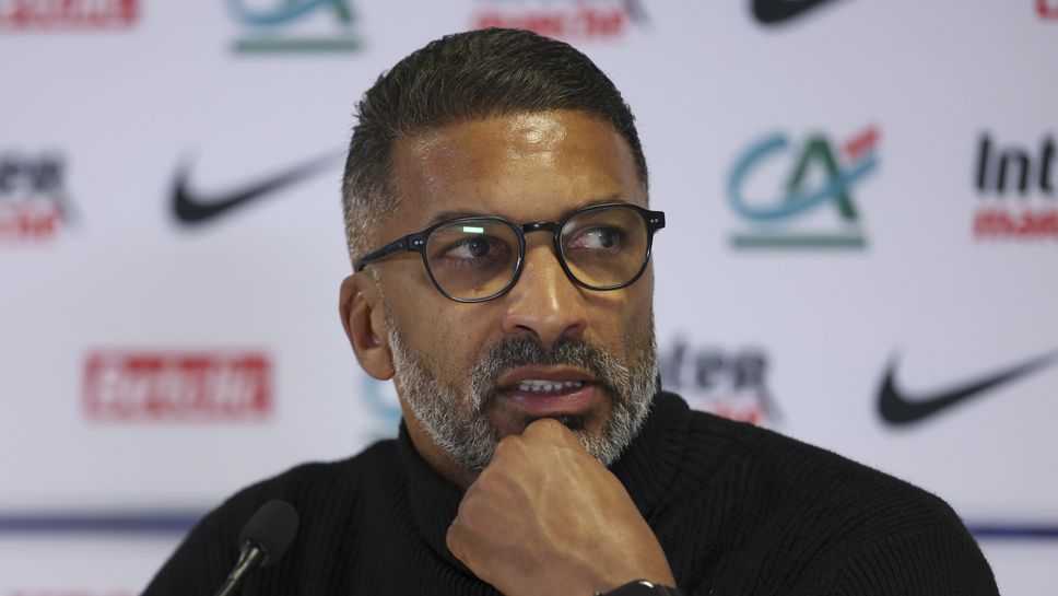 Рен обяви в понеделник раздялата си с треньора на отбора