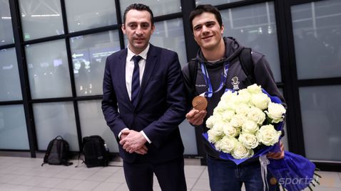 Министър Пешев към Тервел Замфиров: Благодаря ти за емоциите