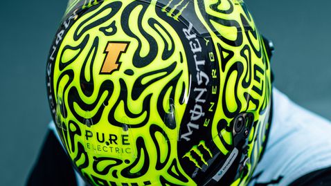 Ландо Норис показа каската си с №1