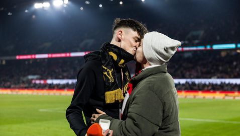 Пребиха футболен съдия, който предложи брак на мъж