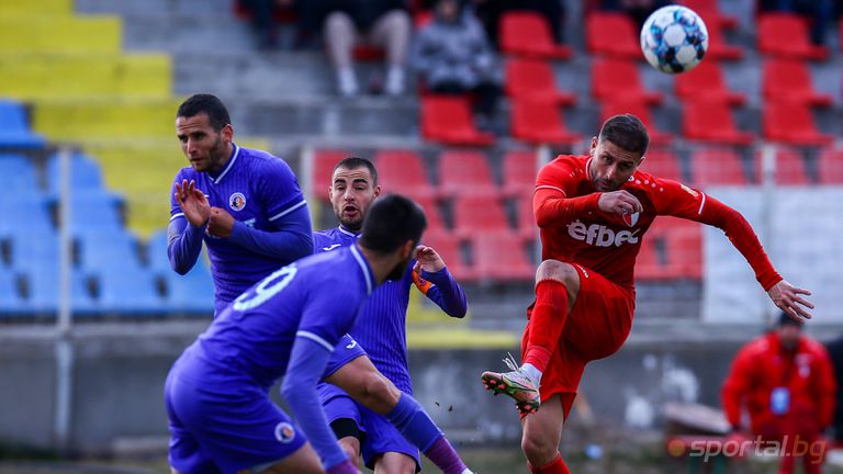 Утре Етър Велико Търново приема на стадион Ивайло Струмска слава