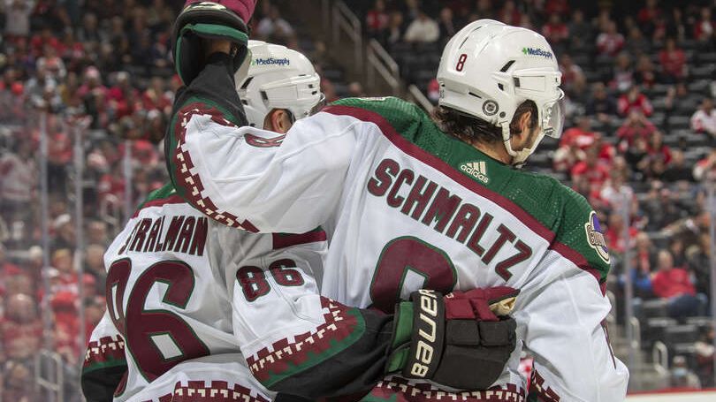 Ник Шмолц блесна с два гола и 2 асистенции, а Аризона разгроми Детройт с 9:2