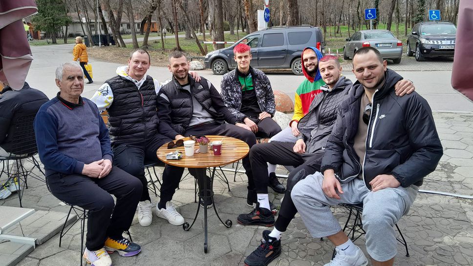 Възпитаниците на Здравко Янчев отпразнуваха рождения му ден