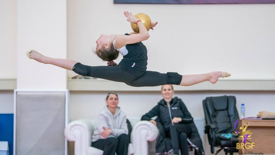 Националните треньорки огледаха композициите на “Проекто-олимпийски отбор” 11-12 г.