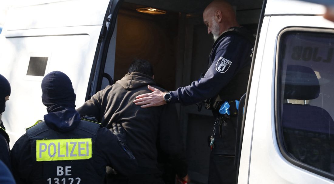 Над 200 арестувани след сбиване между ултраси преди дерби от Бундеслигата