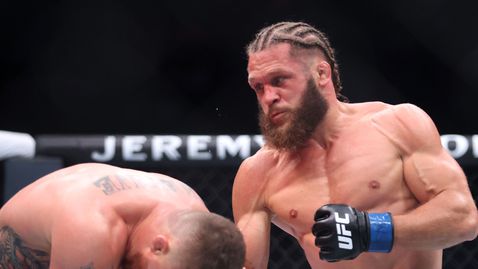  Рафаел Физиев отпадна от борбата с Чарлс Оливейра 