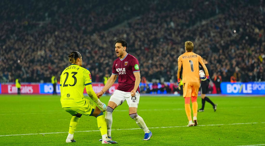 Перфектен Игор Тиаго не стигна на Брентфорд, който отпадна след драма с дузпи срещу Уест Хам