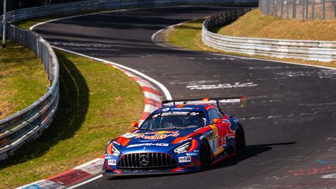 Официално: Макс Верстапен ще участва в „24 часа на Нюрбургринг“