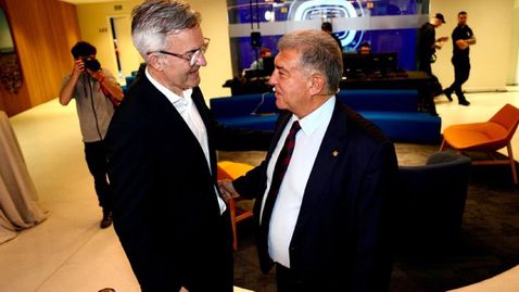 Лапорта и Фонт си размениха остри реплики в разгорещен предизборен дебат, изказването на Чави и Меси бяха основни теми