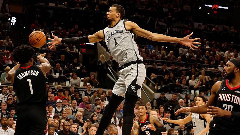 Сан Антонио Спърс победи Хюстън Рокетс в дербито на Тексас