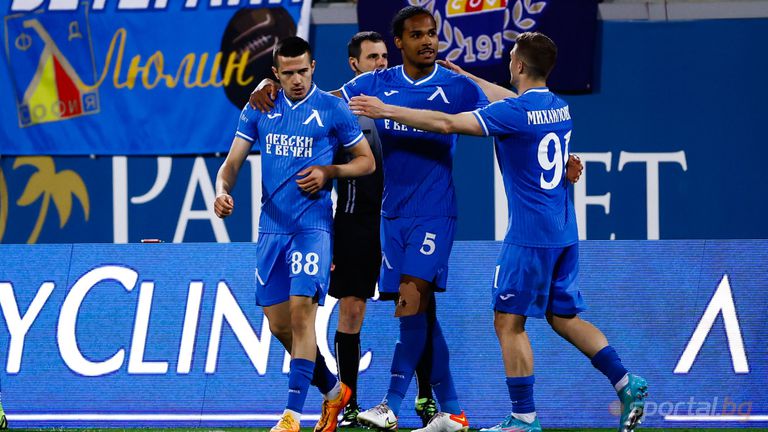 Марин Петков направи резултата 2:0 в края на мача