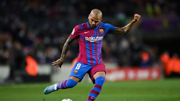  Алвеш към момента има вяра в купа за Барса, само че не е наясно с бъдещето си 