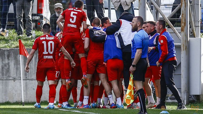 и завършиха наравно 1 1 в среща от 33 ия кръг на