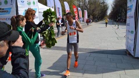  Мароканец усъвършенства върха на Старозагорския маратон 