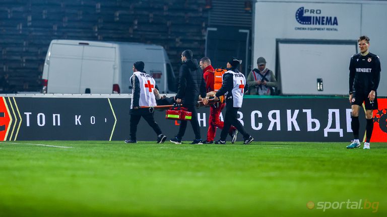 Бранителят на ЦСКА София Тибо Вион напусна с контузия