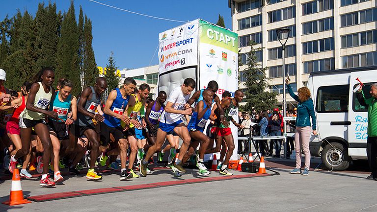 Над 730 бегачи стартираха в осмото издание на Маратон Стара Загора