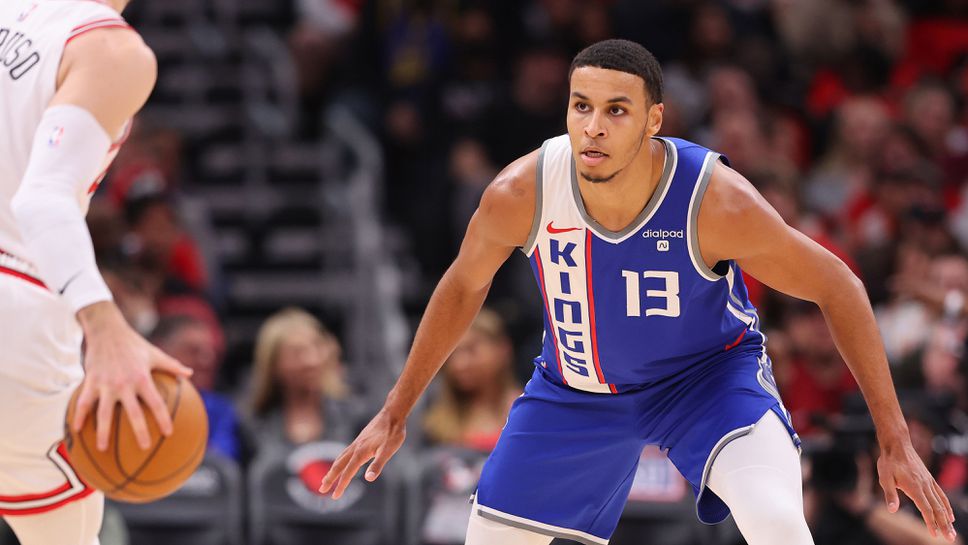 Тежкото крило на Сакраменто Кингс Кийгън Мъри ще продължи кариерата