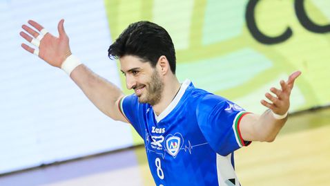 Левски се справи с Берое и е на победа от финала