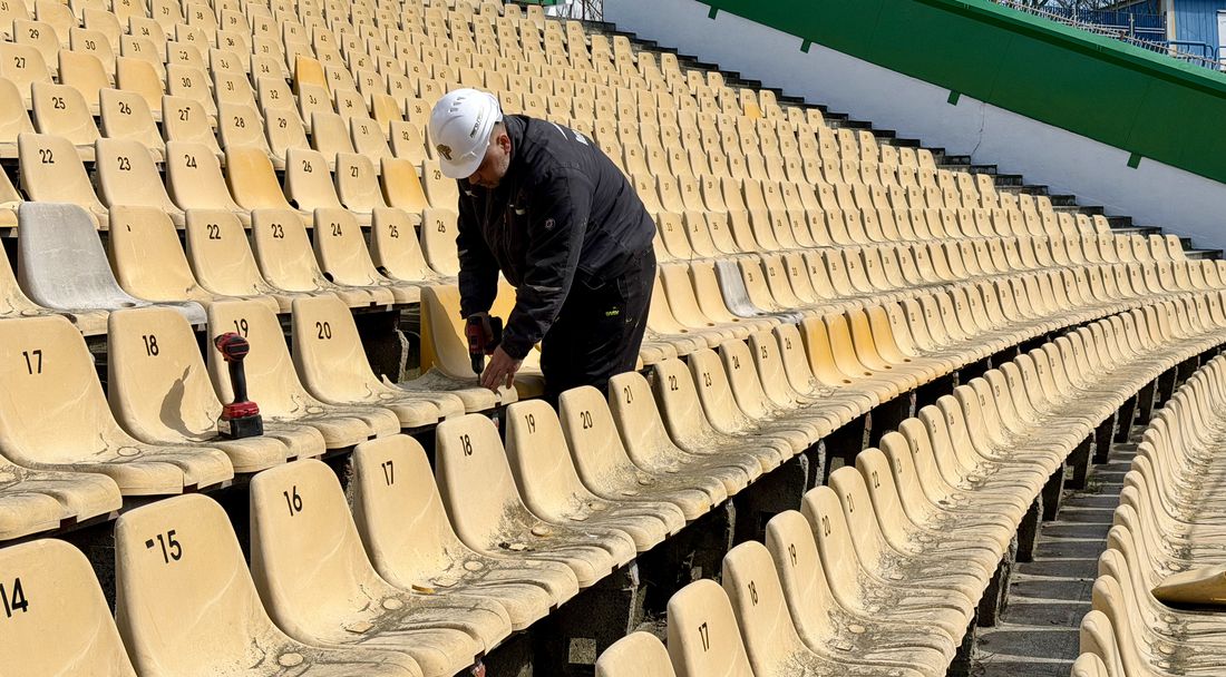 Стягат "Лазур" за "Мача на Надеждата", работни групи освежават съоръжението