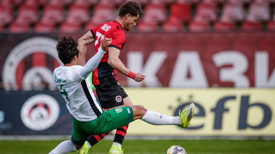 Локо (Сф) с обрат над Берое, положението на "заралии" става все по-тежко