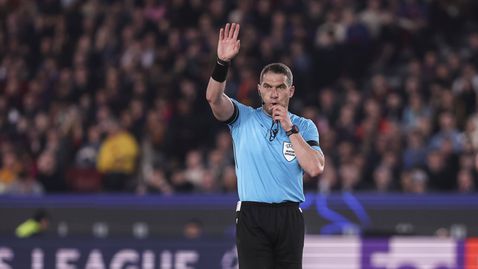 Обяснението на главния съдия за неотсъдената дузпа за Барселона