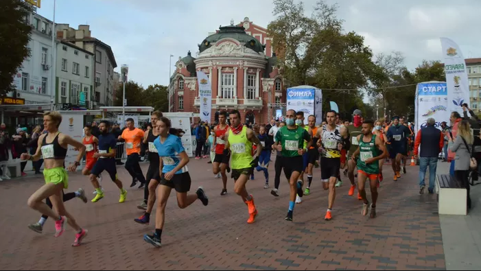 Общо 124 бегачи стартираха в класическата дистанция на маратона във Варна