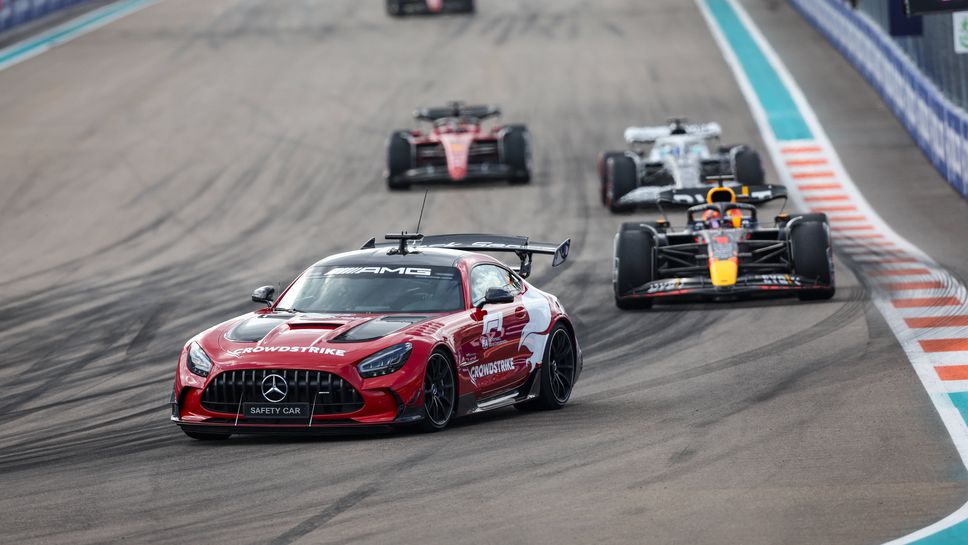 От Ферари обясниха защо не спряха за нови гуми при колата за сигурност