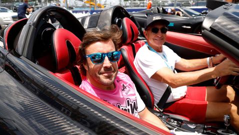  Как парадът на водачите оказа помощ на Алонсо да направи мощен старт в Маями 