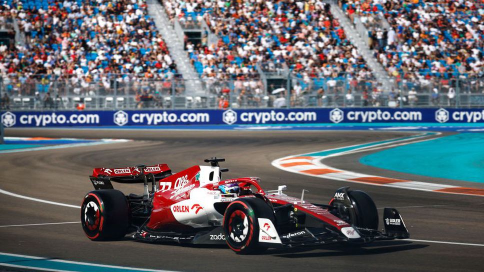 Защо Ботас изпусна двете коли на Мерцедес напред