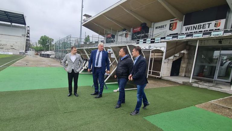 Кметът Здравко Димитров инспектира днес напредъка на строителните дейности на