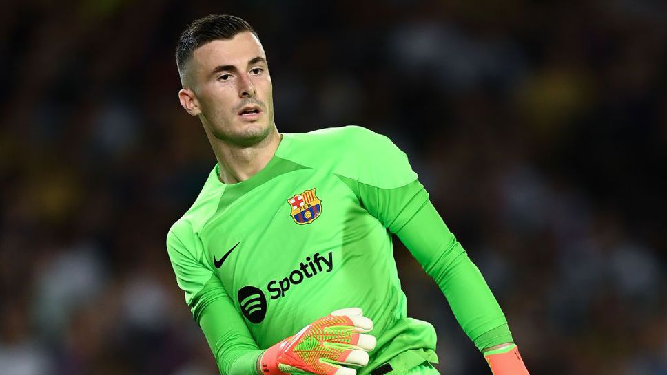 Вратар преподписа с Барселона