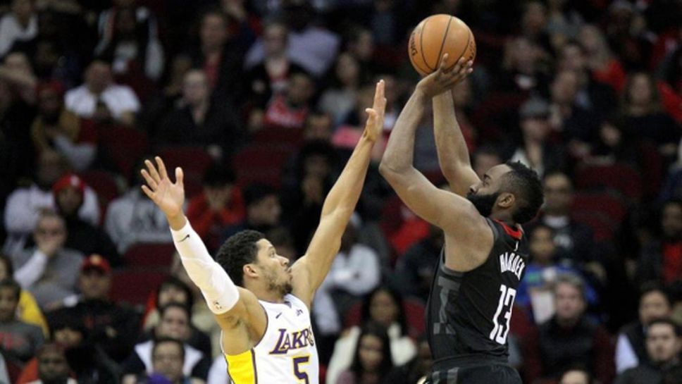 Хюстън прекъсна серията от загуби, но Джеймс Хардън се контузи