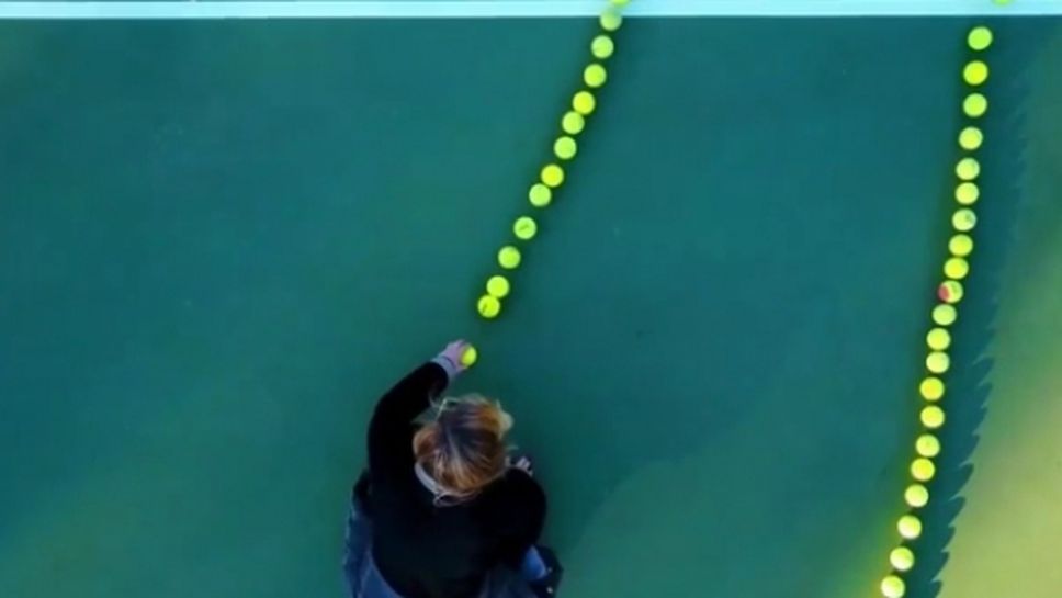 Направиха портрет на Федерер от хиляди топки за тенис (видео)