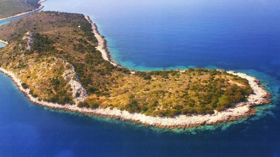 Меси си купи остров в Йонийско море