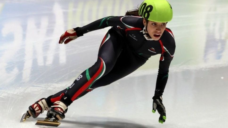 Катрин Маноилова на полуфинал на 1500 метра на европейското по шорттрек