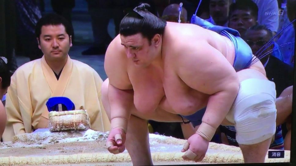 Аоияма започна със загуба Новогодишния турнир по сумо
