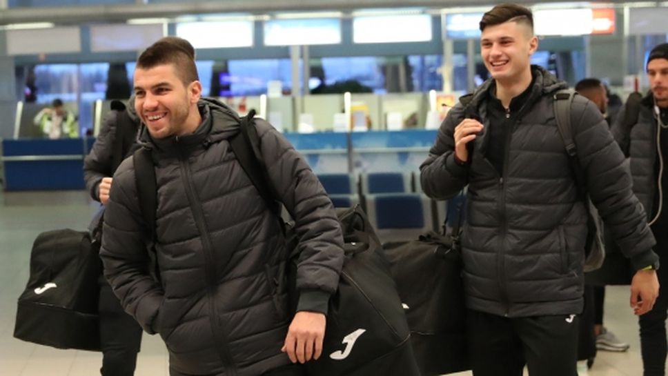 Славия замина за Турция с група от 27 футболисти (видео+снимки)