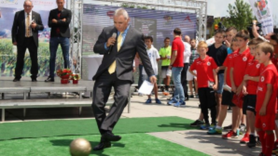 Стоичков представи книга за себе си пред НДК