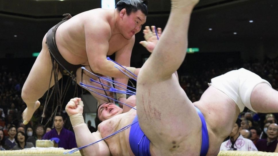 Аоияма с четвърта загуба на Новогодишния турнир в Токио