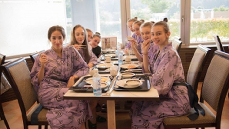 Посрещнаха по императорски гимнастичките ни в Япония